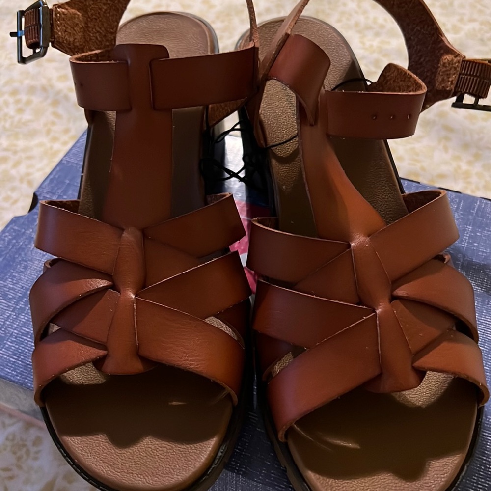 Brand new comfortable sanders